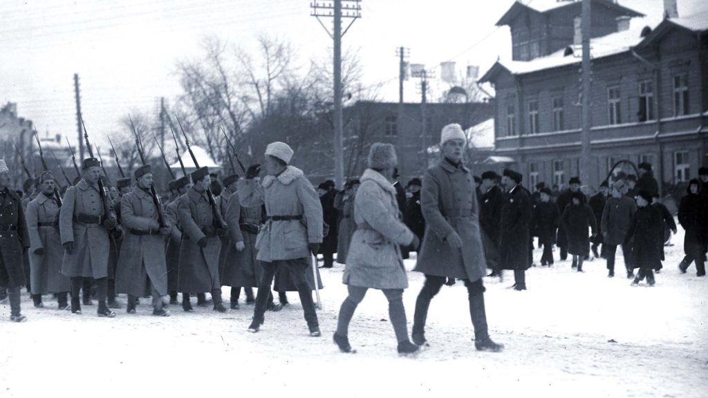 Ensimmäisten suomalaisten vapaaehtoisten saapuminen Tallinnan Pietarintorille 30.12.1918