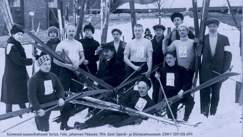 Ovatko tässä Tarton ensimmäiset hiihtokilpailijat? Viron urheilu- ja olympiamuseon mukaan kuva on vuodelta 1914. Toisaalta Tallinna Post arveli vuonna 1935, että ensimmäiset kilpailut järjestettiin jo kahta vuotta aiemmin.