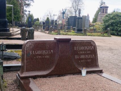 Vanha alue, 19. kortteli, 16, rivi, 1. hauta B. F. Godenhjelmin hauta Hietaniemessä