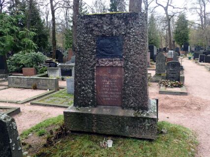 Vanha alue, 15. kortteli, 5, rivi, 1. hauta Kaarlo Slöörin hauta Hietaniemessä