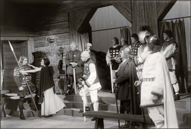 4. näytös, 2. kohtaus. Lembitu (Ants Lauter), Louhi (Meta Luts). – ETMM _ 4868 Fk 796/kl Lembitun linnassa. 4. näytös, 2. kohtaus. Lembitu (Ants Lauter), Louhi (Meta Luts). – ETMM _ 4868 Fk 796/kl